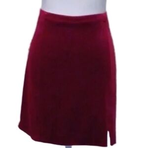 💙🐾Deep cherry velvet mini skirt with a slit